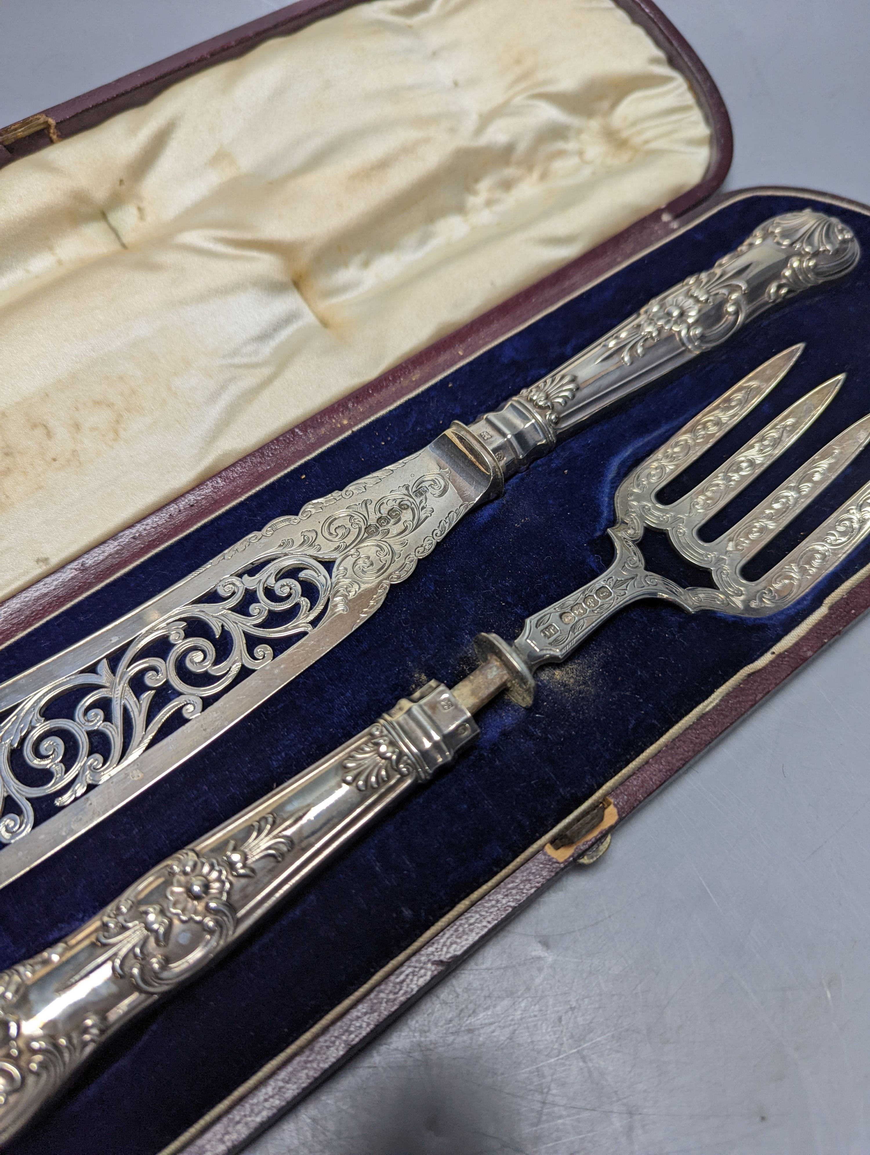 A cased pair of Victorian silver fish servers, maker JG, Birmingham, 1858, knife 31.4cm, loaded.